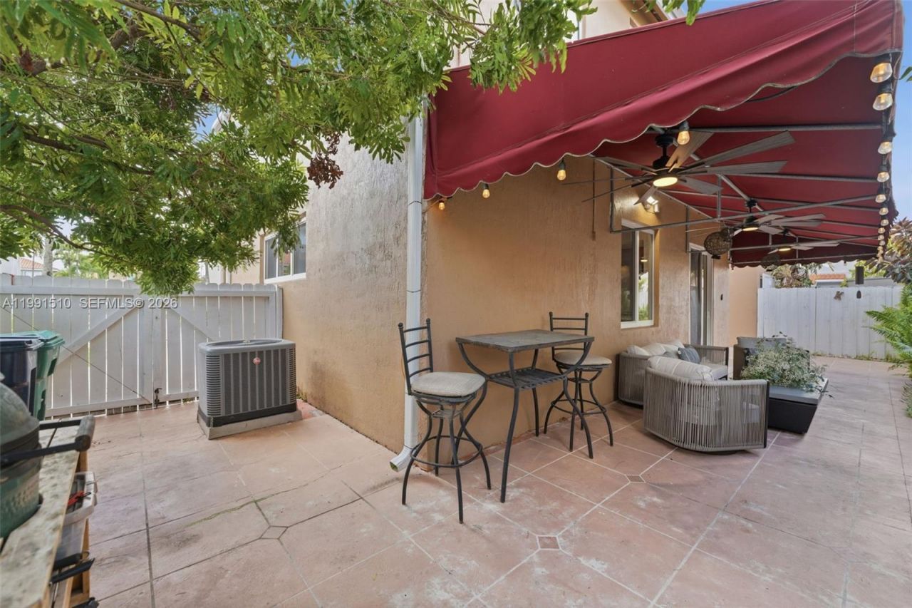 8657 NW 2nd St , Miami, FL 33126 Photo