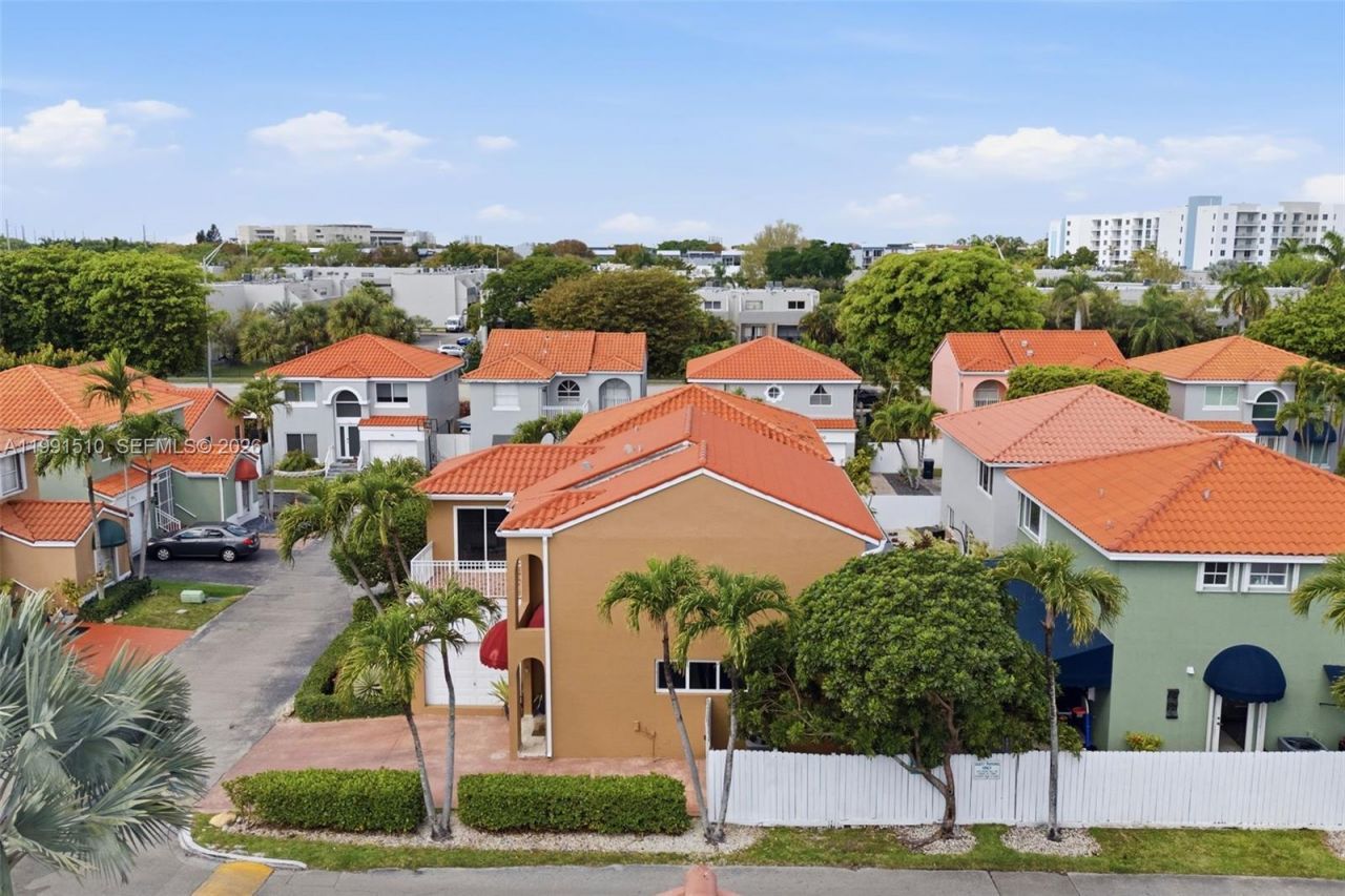 8657 NW 2nd St , Miami, FL 33126 Photo