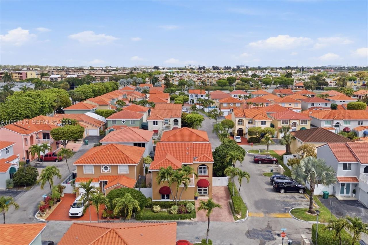 8657 NW 2nd St , Miami, FL 33126 Photo