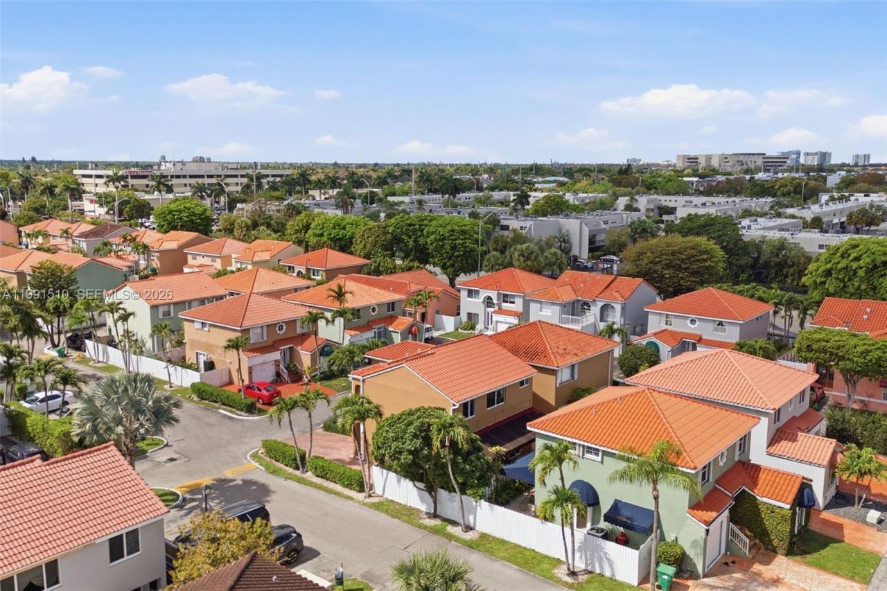 8657 NW 2nd St , Miami, FL 33126 Photo