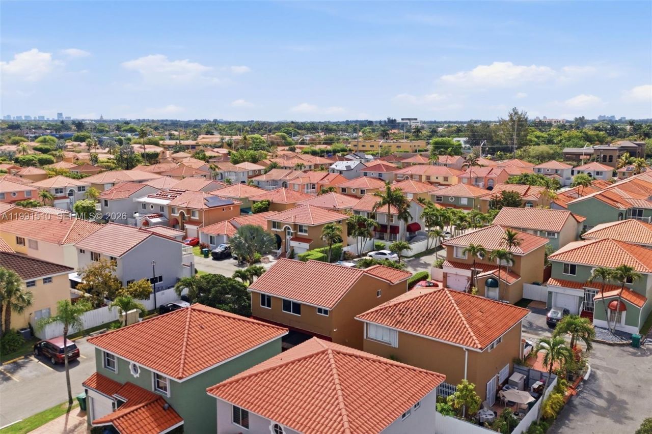 8657 NW 2nd St , Miami, FL 33126 Photo