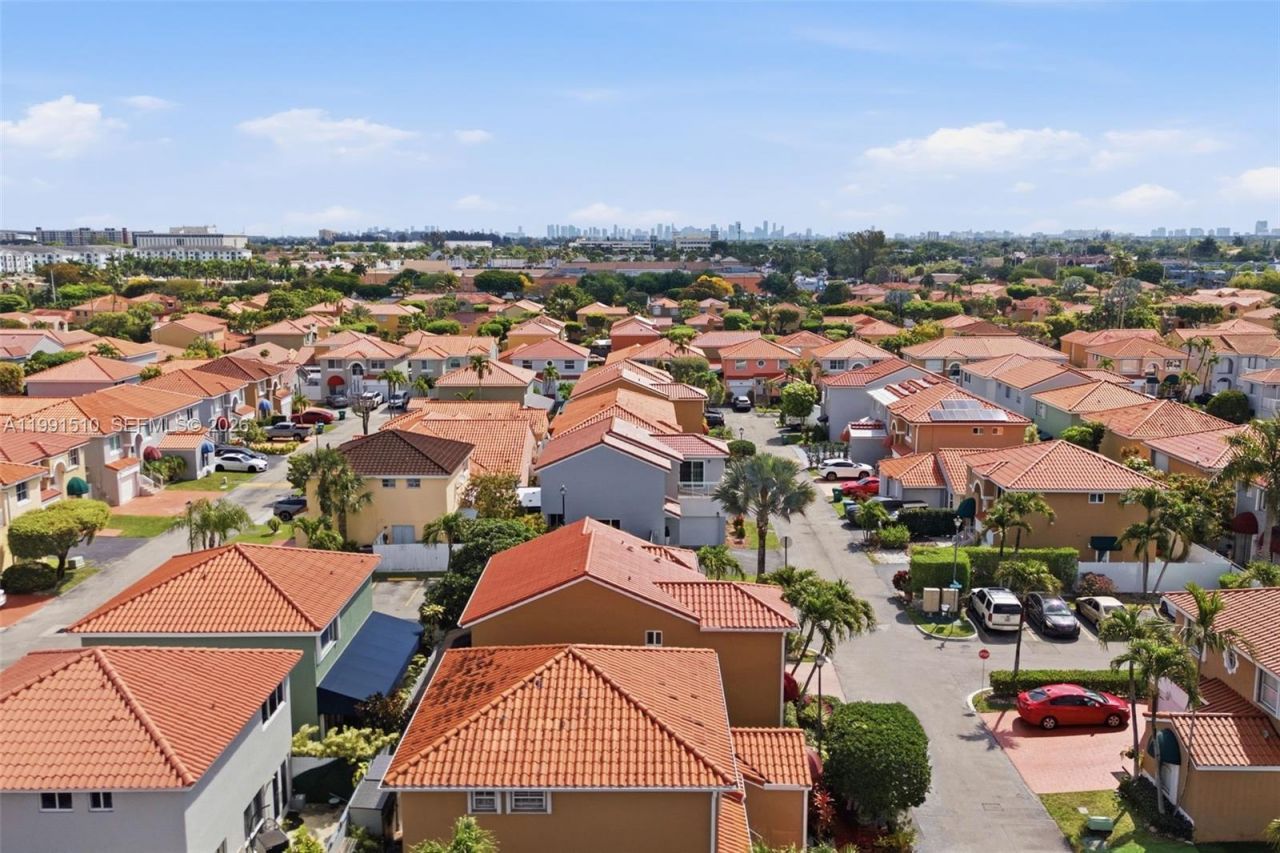 8657 NW 2nd St , Miami, FL 33126 Photo