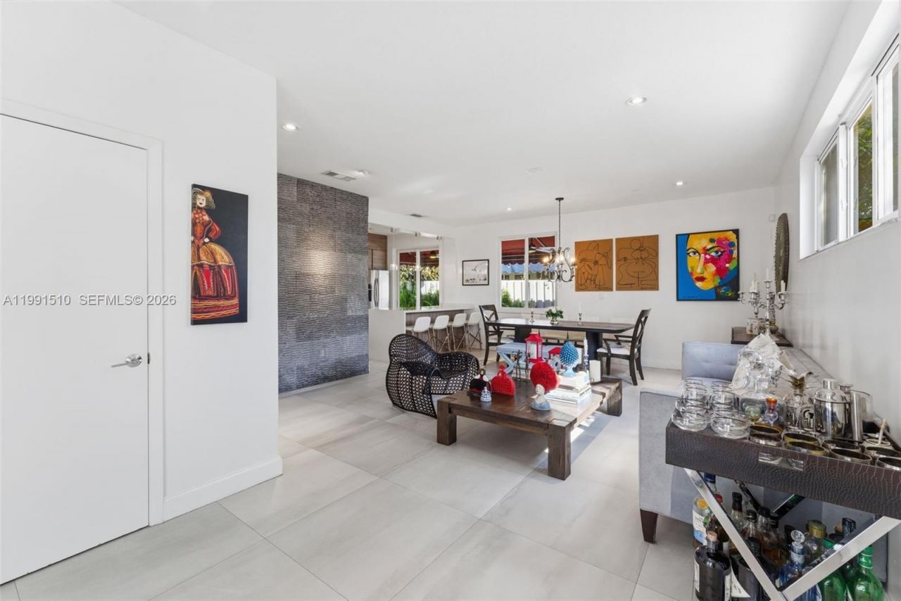 8657 NW 2nd St , Miami, FL 33126 Photo