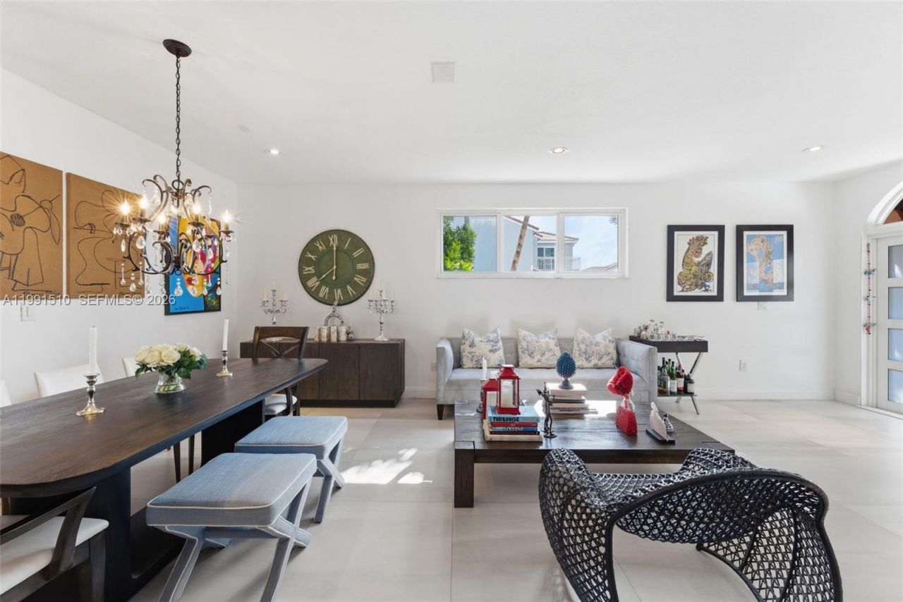 8657 NW 2nd St , Miami, FL 33126 Photo