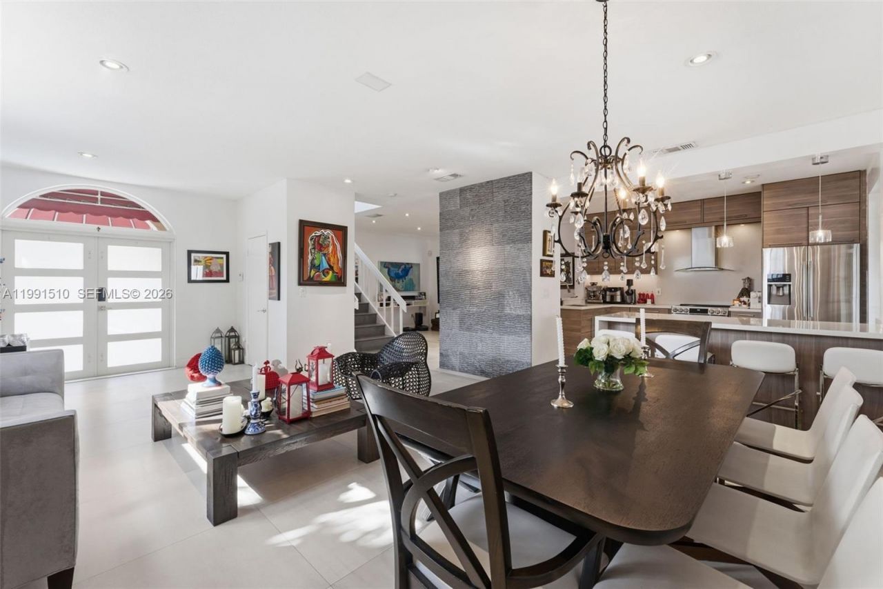 8657 NW 2nd St , Miami, FL 33126 Photo