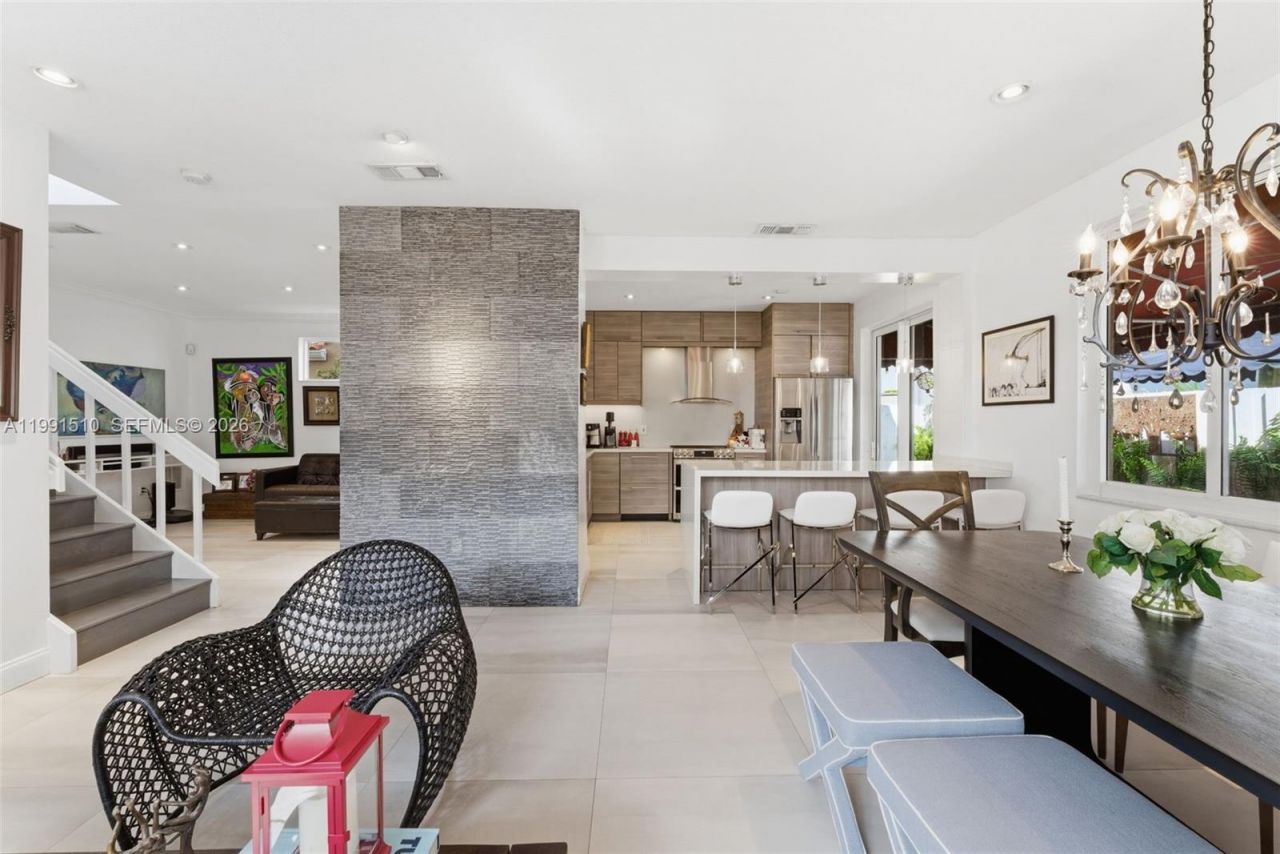 8657 NW 2nd St , Miami, FL 33126 Photo