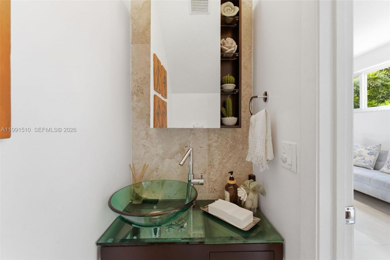 8657 NW 2nd St , Miami, FL 33126 Photo