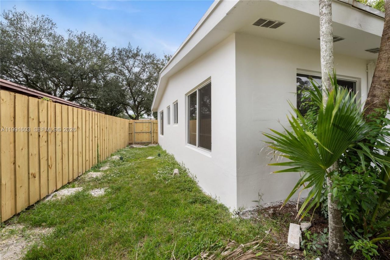 5727 Harrison St , Hollywood, FL 33023 Photo