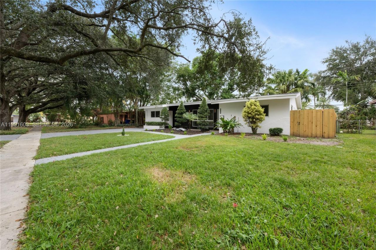 5727 Harrison St , Hollywood, FL 33023 Photo