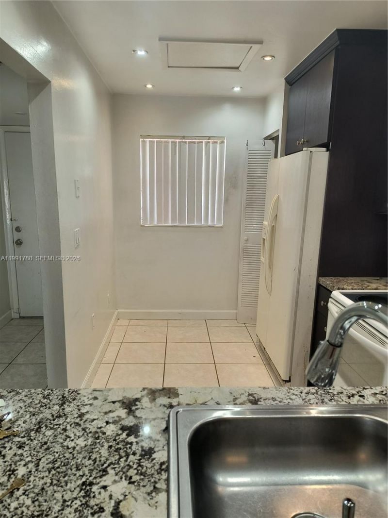 850 NE 209th Ter , Unit 204-35, Miami, FL 33179 Photo