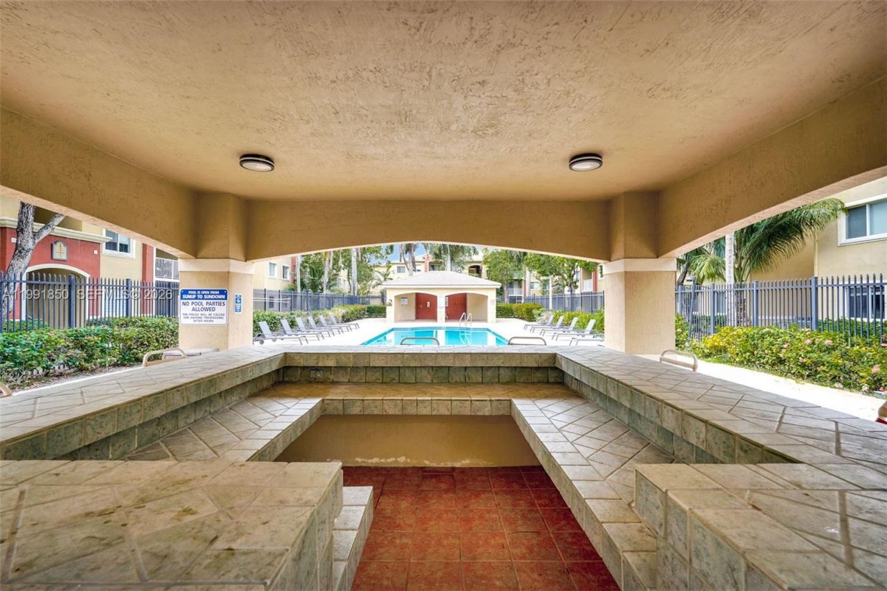 7085 Nova Dr , Unit 128, Davie, FL 33317 Photo