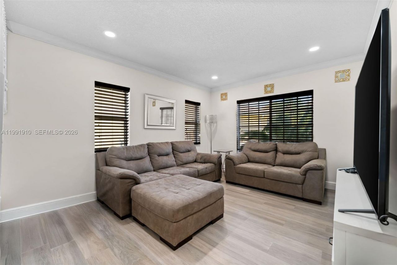 9128 SW 211th Ln, Cutler Bay, FL 33189 Photo