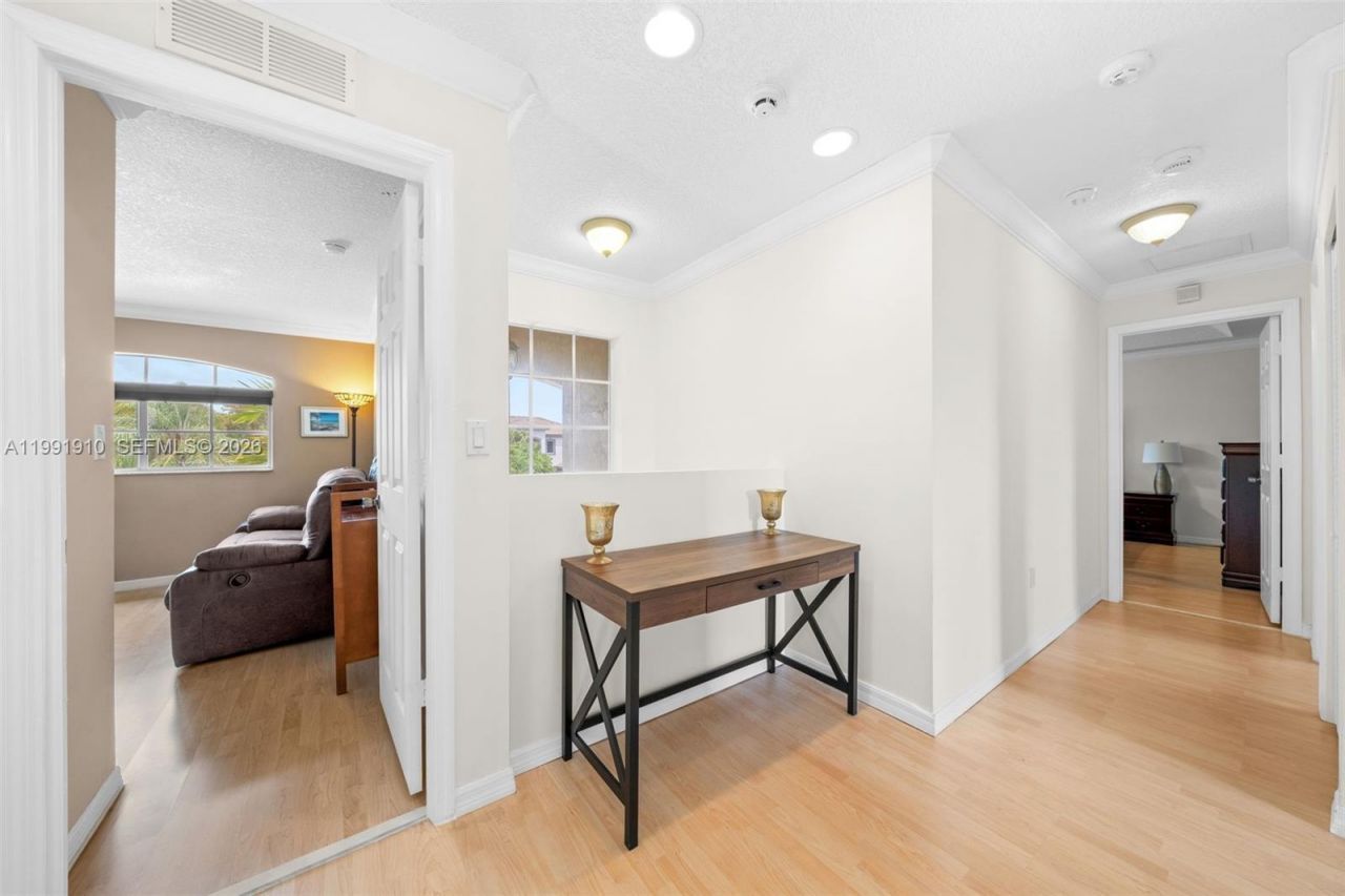 9128 SW 211th Ln, Cutler Bay, FL 33189 Photo