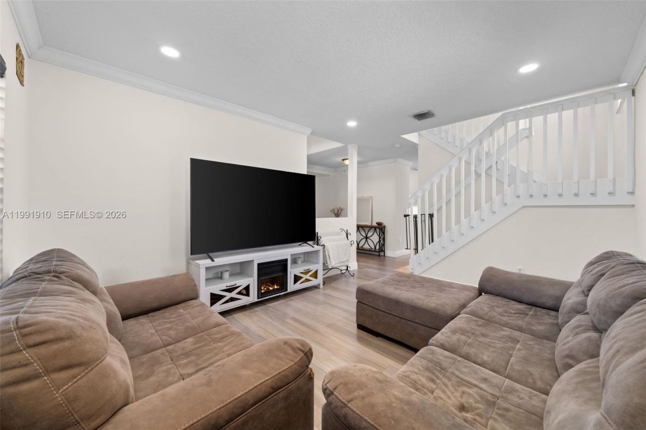 9128 SW 211th Ln, Cutler Bay, FL 33189 Photo