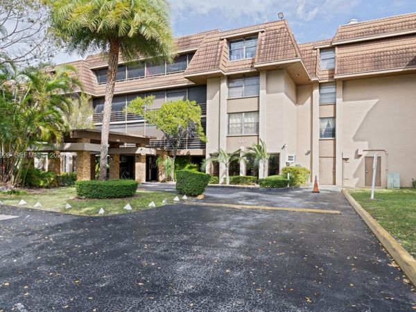 665 NE 195th St , Unit 222, Miami, FL 33179