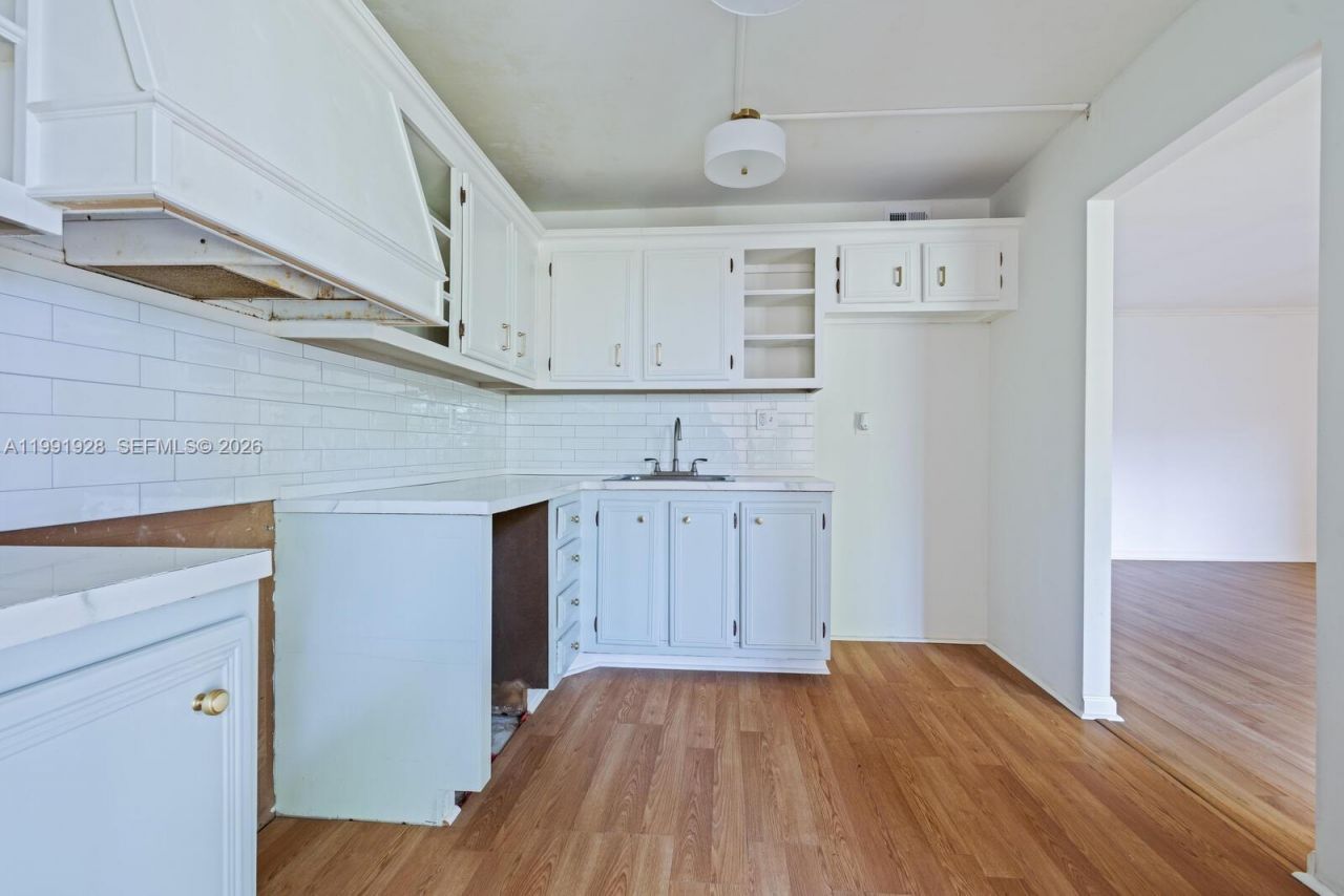 665 NE 195th St , Unit 222, Miami, FL 33179 Photo