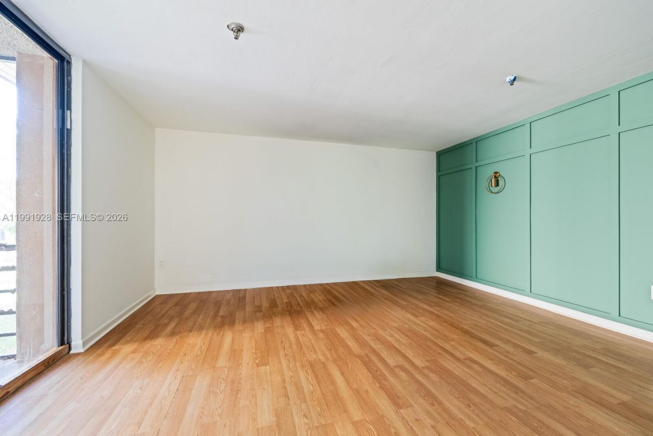 665 NE 195th St , Unit 222, Miami, FL 33179 Photo