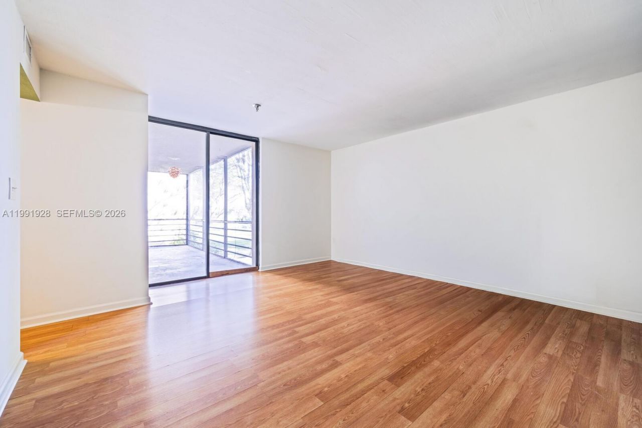 665 NE 195th St , Unit 222, Miami, FL 33179 Photo