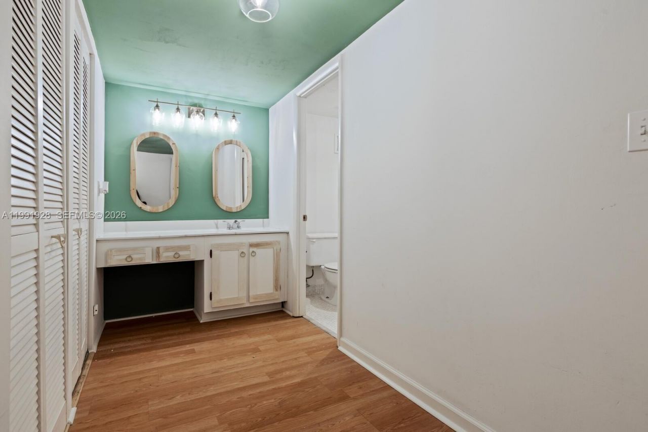 665 NE 195th St , Unit 222, Miami, FL 33179 Photo