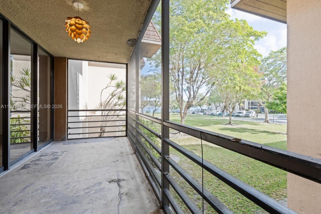 665 NE 195th St , Unit 222, Miami, FL 33179 Photo