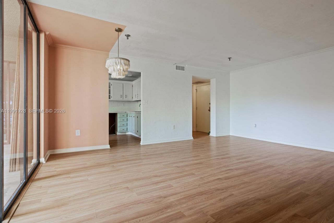 665 NE 195th St , Unit 222, Miami, FL 33179 Photo