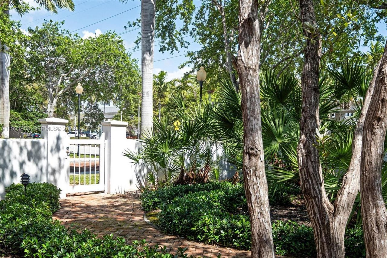 550 Loretto Ave , Unit 16, Coral Gables, FL 33146 Photo