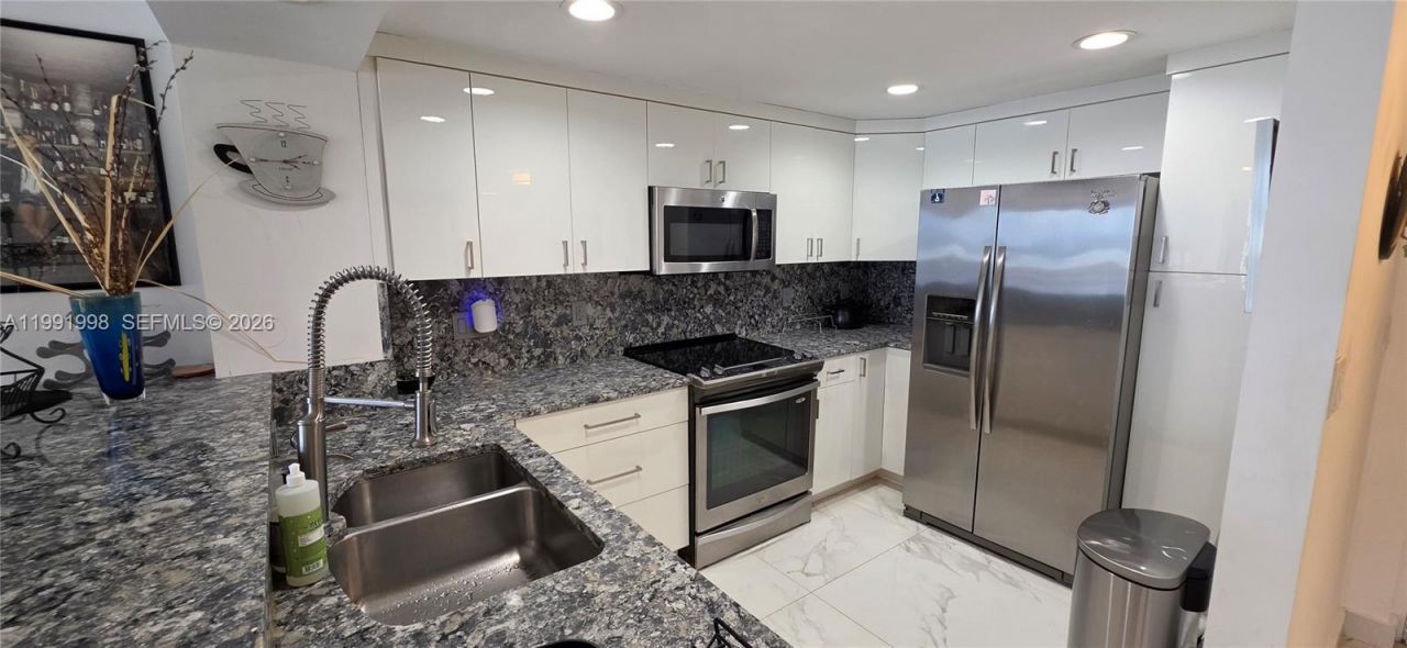 17900 N Bay Rd, Unit 408, Sunny Isles Beach, FL 33160 Photo
