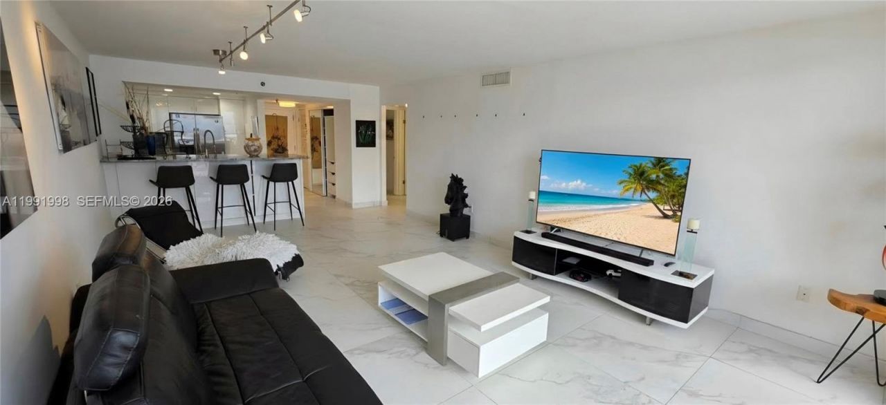 17900 N Bay Rd, Unit 408, Sunny Isles Beach, FL 33160 Photo