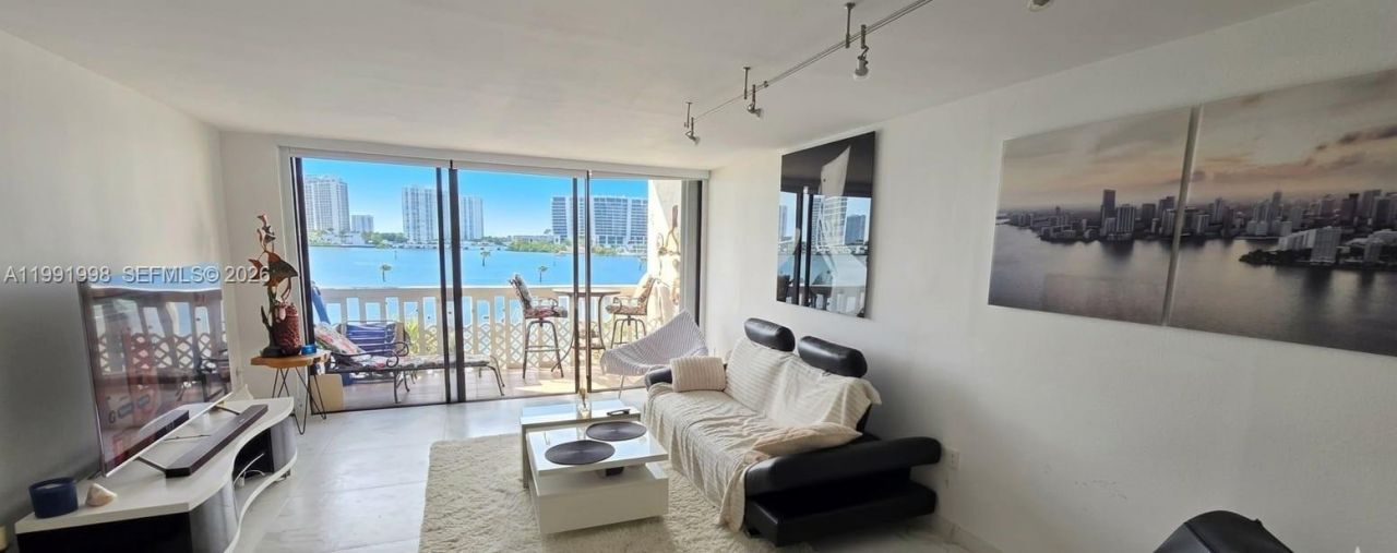 17900 N Bay Rd , Unit 408, Sunny Isles Beach, FL 33160 Photo