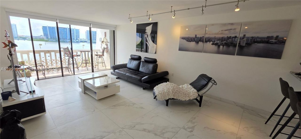 17900 N Bay Rd, Unit 408, Sunny Isles Beach, FL 33160 Photo
