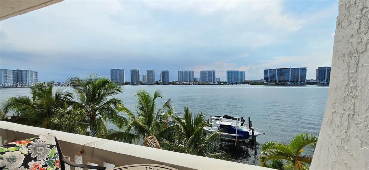 17900 N Bay Rd, Unit 408, Sunny Isles Beach, FL 33160 Photo