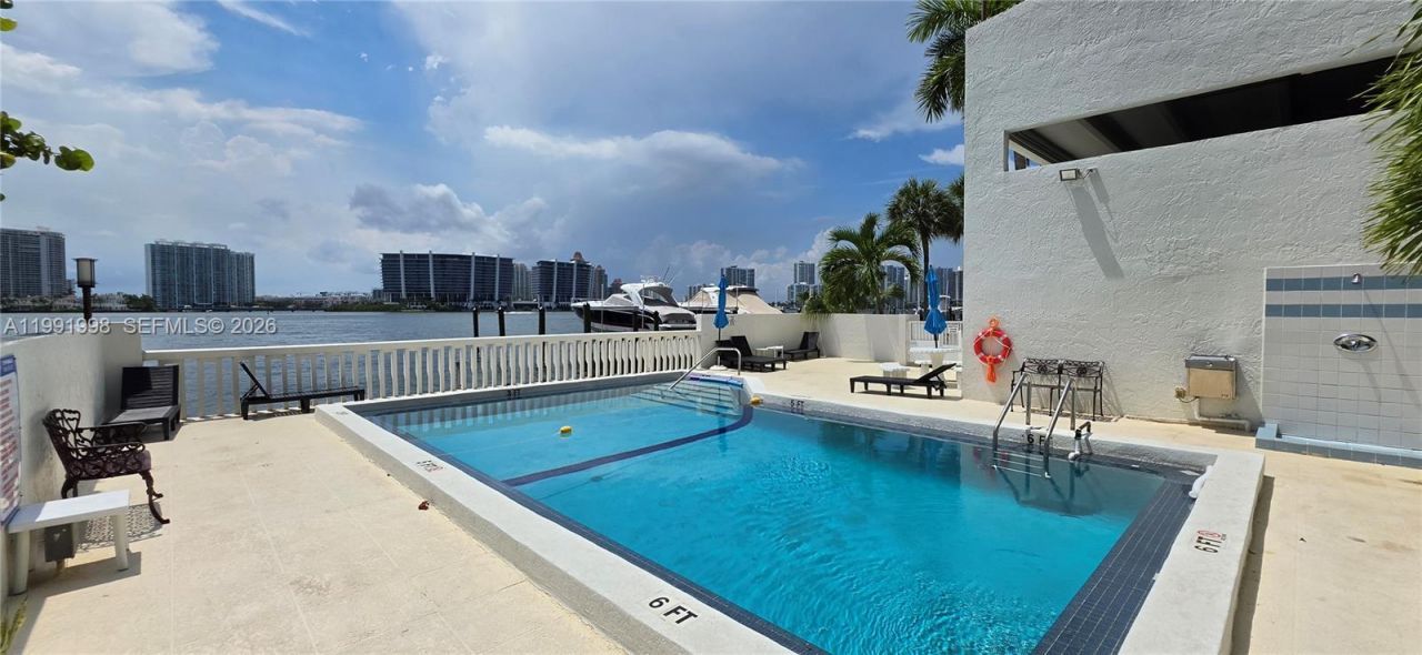 17900 N Bay Rd, Unit 408, Sunny Isles Beach, FL 33160 Photo