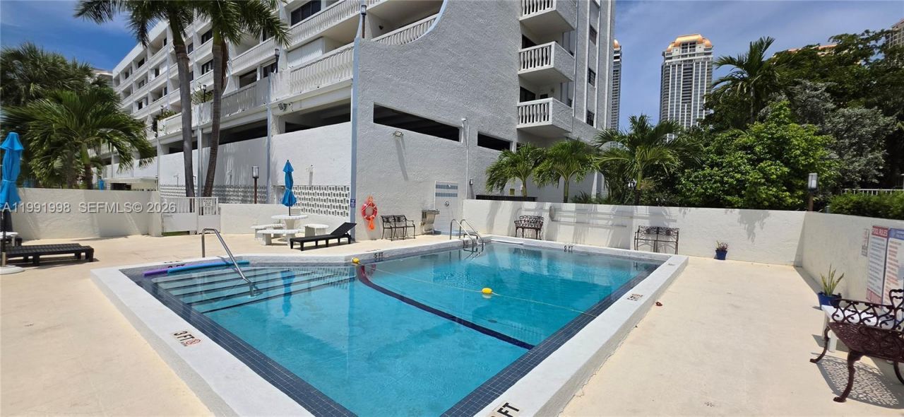 17900 N Bay Rd, Unit 408, Sunny Isles Beach, FL 33160 Photo