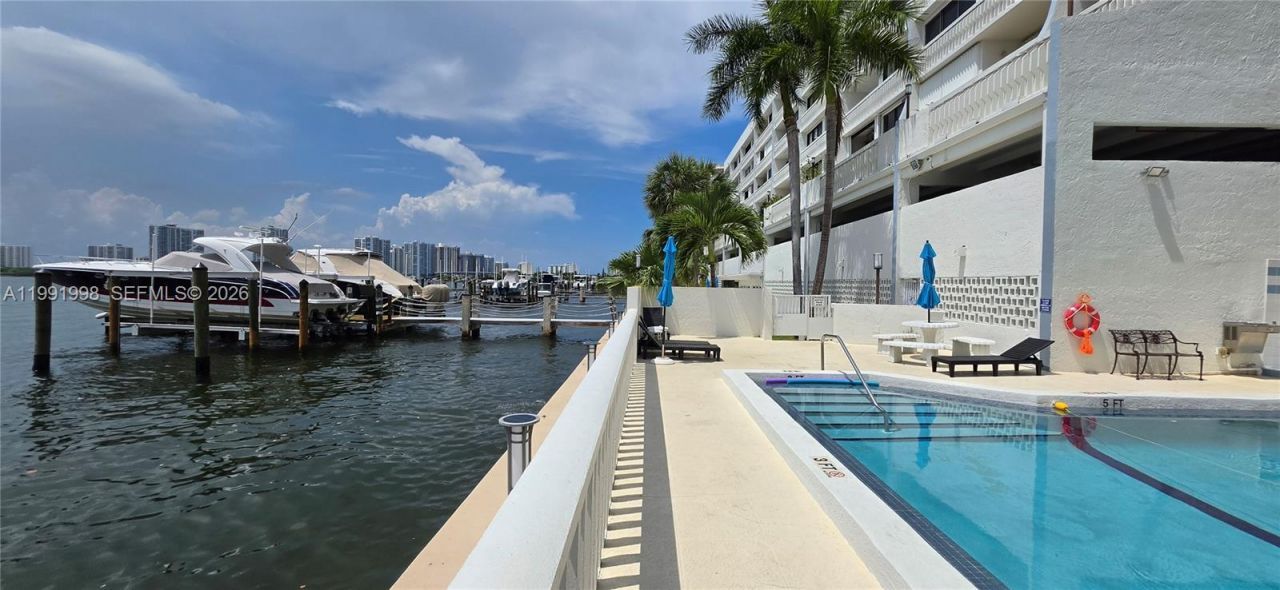 17900 N Bay Rd, Unit 408, Sunny Isles Beach, FL 33160 Photo