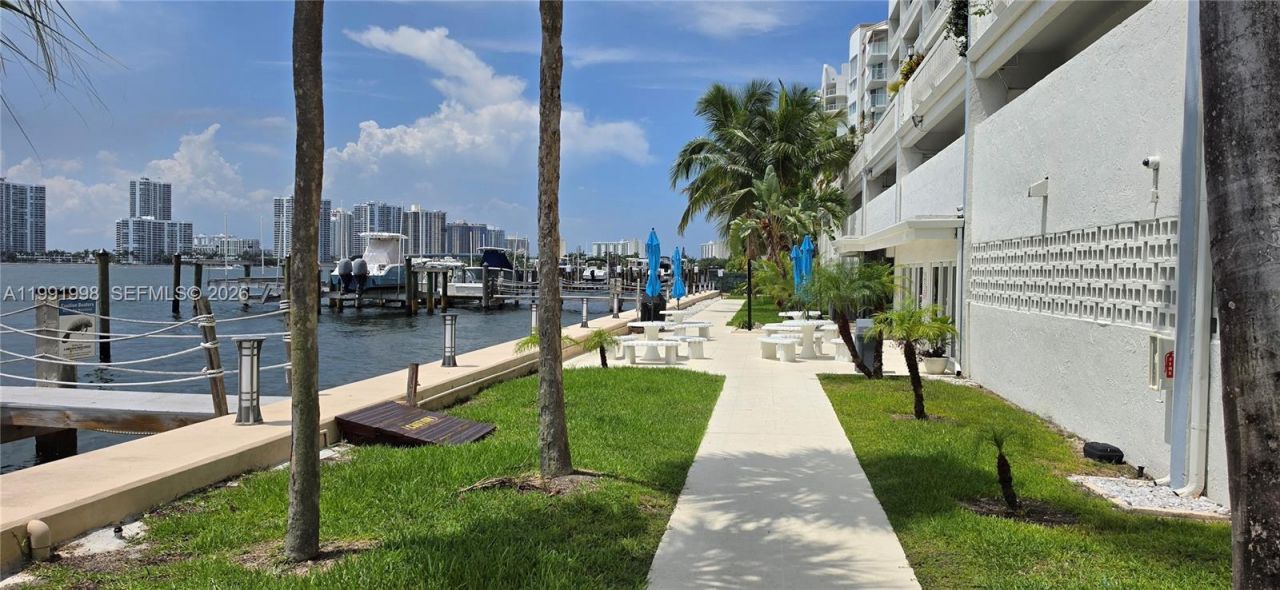 17900 N Bay Rd, Unit 408, Sunny Isles Beach, FL 33160 Photo