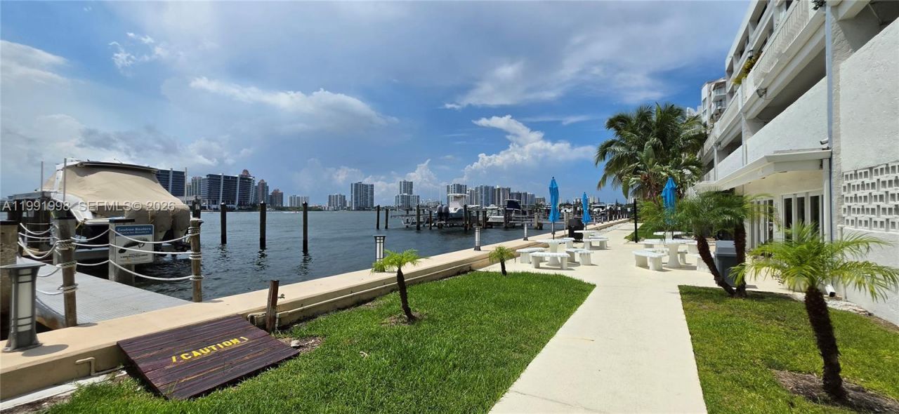 17900 N Bay Rd, Unit 408, Sunny Isles Beach, FL 33160 Photo