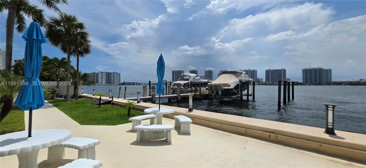 17900 N Bay Rd, Unit 408, Sunny Isles Beach, FL 33160 Photo
