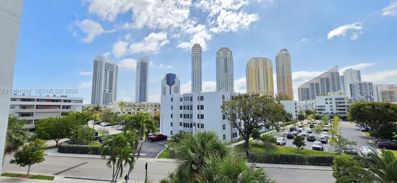 17900 N Bay Rd, Unit 408, Sunny Isles Beach, FL 33160 Photo