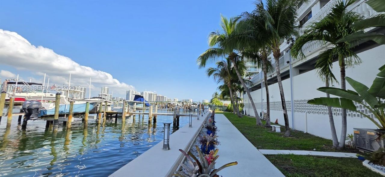 17900 N Bay Rd, Unit 408, Sunny Isles Beach, FL 33160 Photo