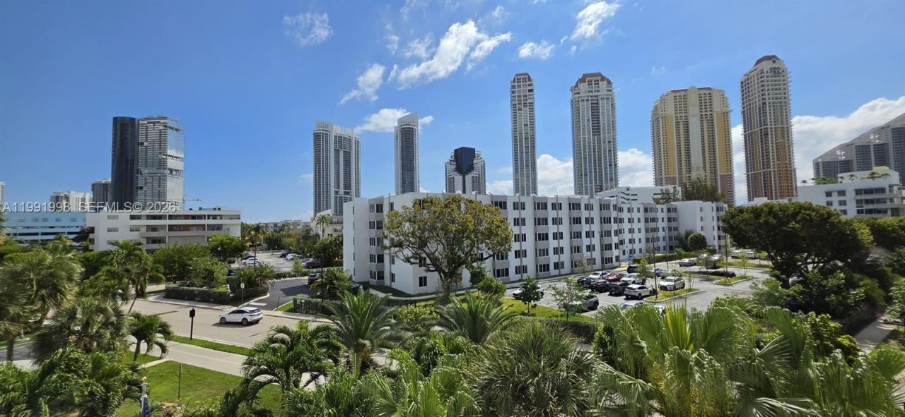 17900 N Bay Rd, Unit 408, Sunny Isles Beach, FL 33160 Photo