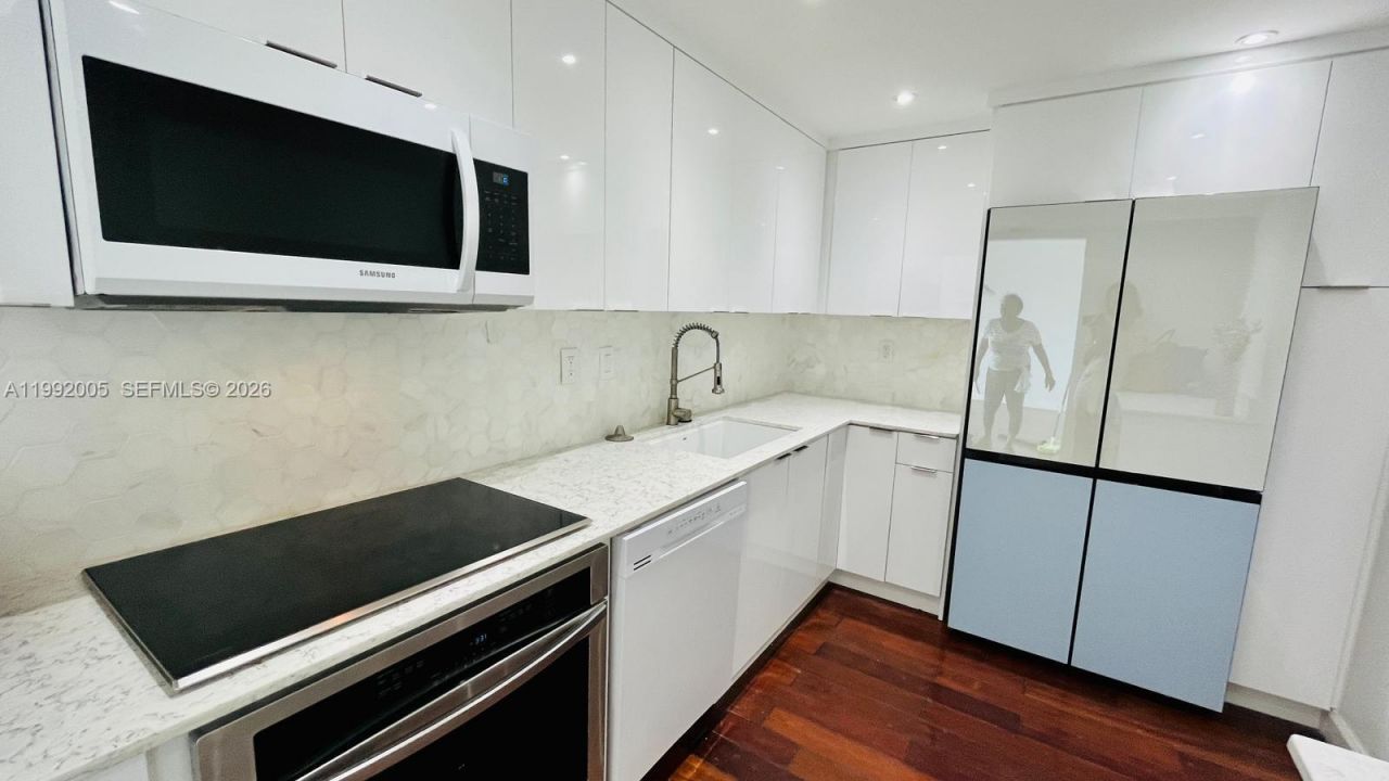 3731 N Country Club Dr, Unit 2225, Aventura, FL 33180 Photo