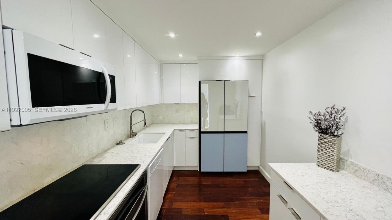 3731 N Country Club Dr, Unit 2225, Aventura, FL 33180 Photo