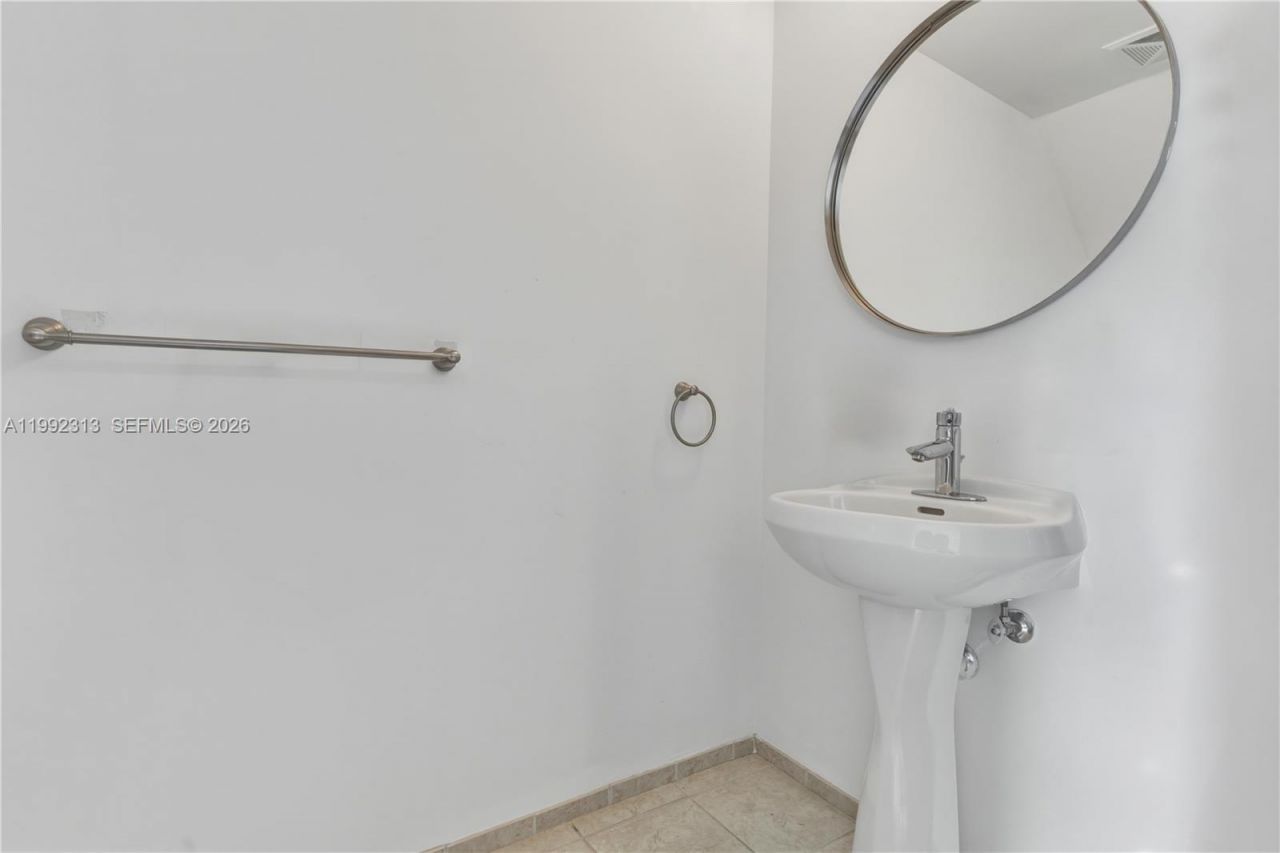 60 SW 13th St , Unit 2805, Miami, FL 33130 Photo