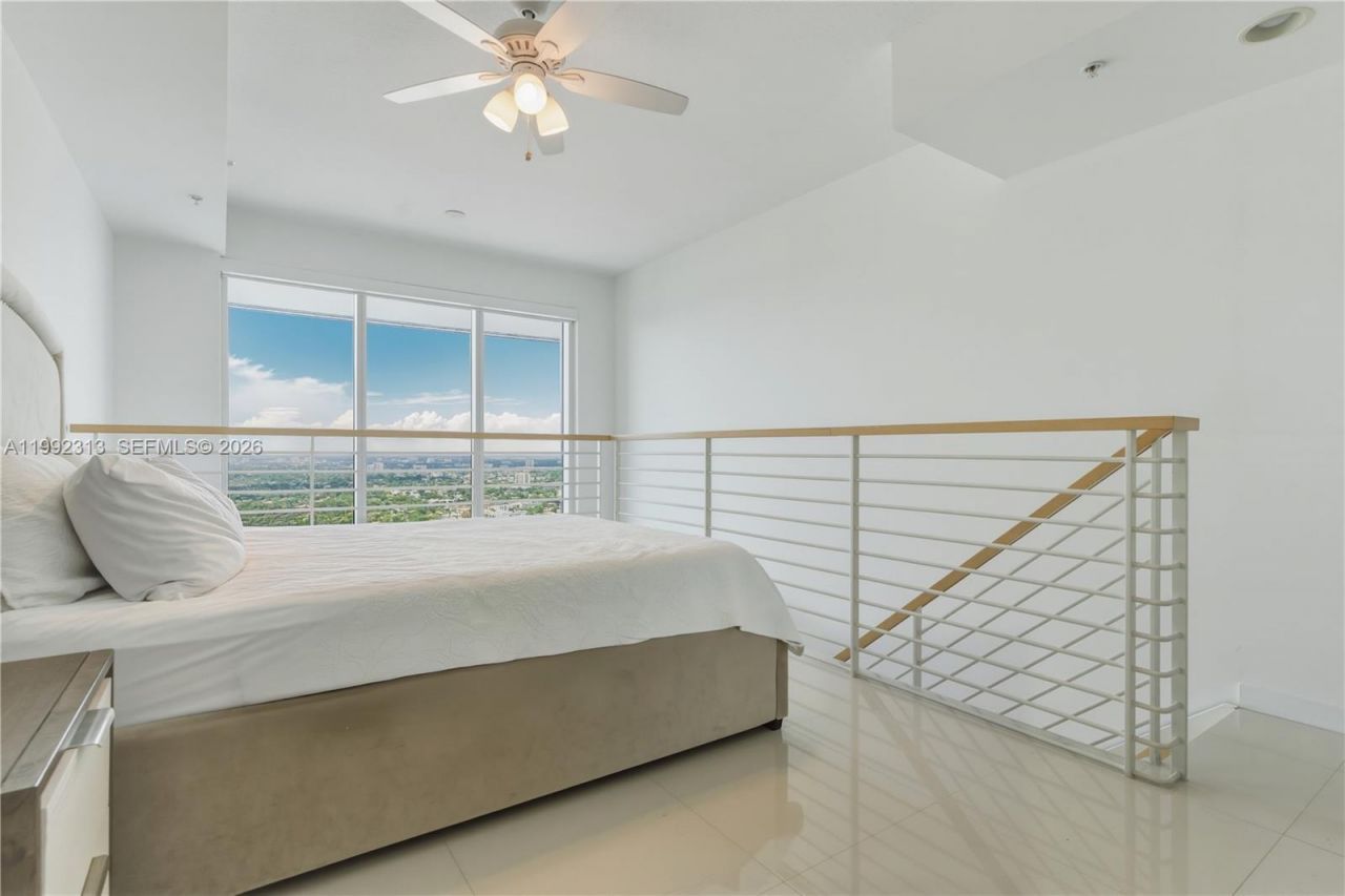 60 SW 13th St , Unit 2805, Miami, FL 33130 Photo