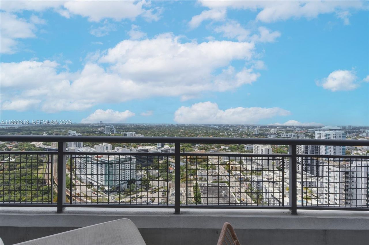 60 SW 13th St , Unit 2805, Miami, FL 33130 Photo