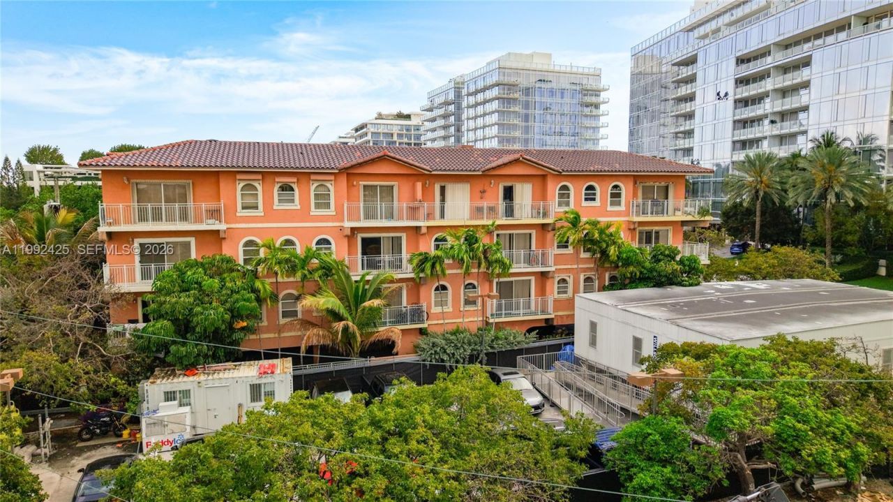 9008 Collins Ave , Unit 303, Surfside, FL 33154 Photo