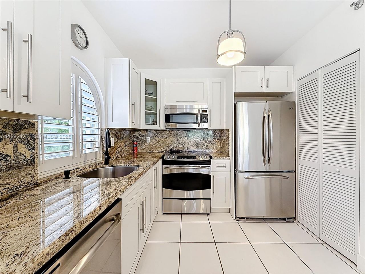 9008 Collins Ave , Unit 303, Surfside, FL 33154 Photo