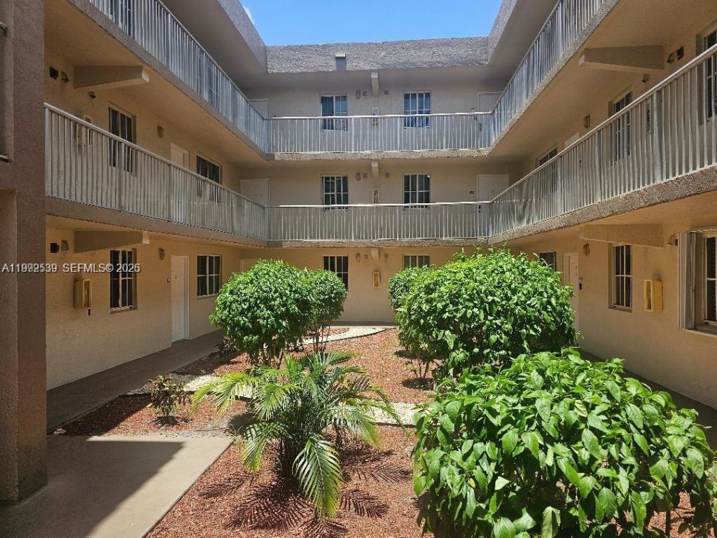 6155 NW 186th St, Unit 207, Hialeah, FL 33015 Photo