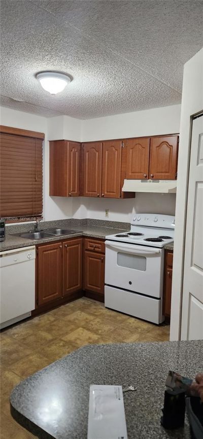 6155 NW 186th St, Unit 207, Hialeah, FL 33015 Photo