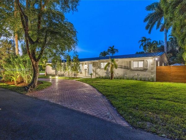 615 NE 115th St, Biscayne Park, FL 33161